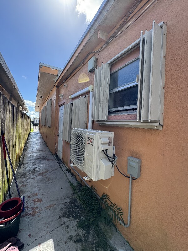 Building Photo - 117 E 18th St