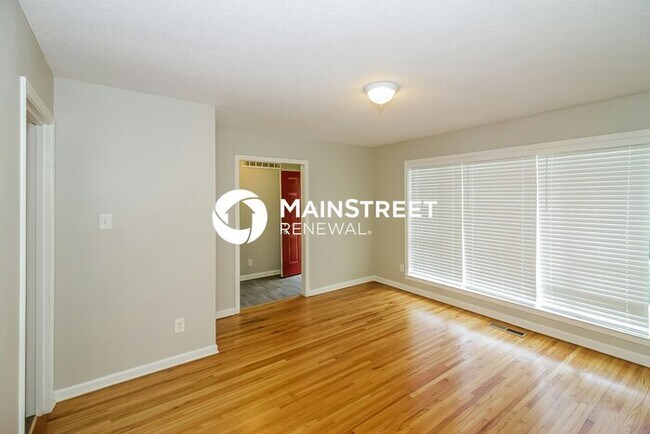 Building Photo - 3 Bedroom Pet-Friendly Home in Memphis, TN with Main Street Renewal