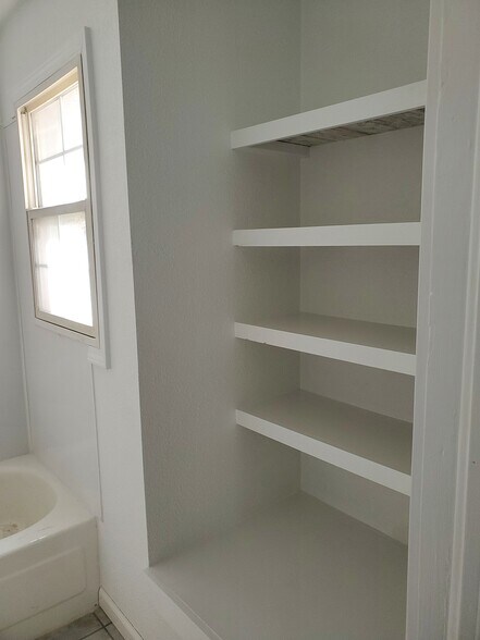 Building Photo - 502 S 1st St