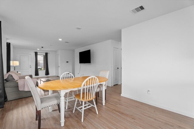 Building Photo - 732 Autumn Cherry Trl