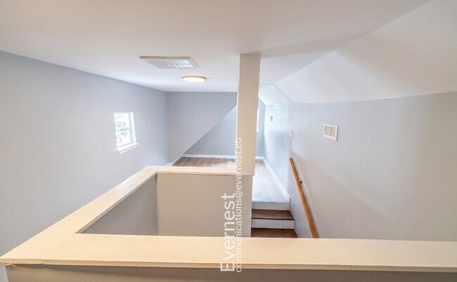 Building Photo - Charming 3-Bedroom Home with Outdoor Oasis – Minutes from Amenities / Pet-Friendly / Available Now!