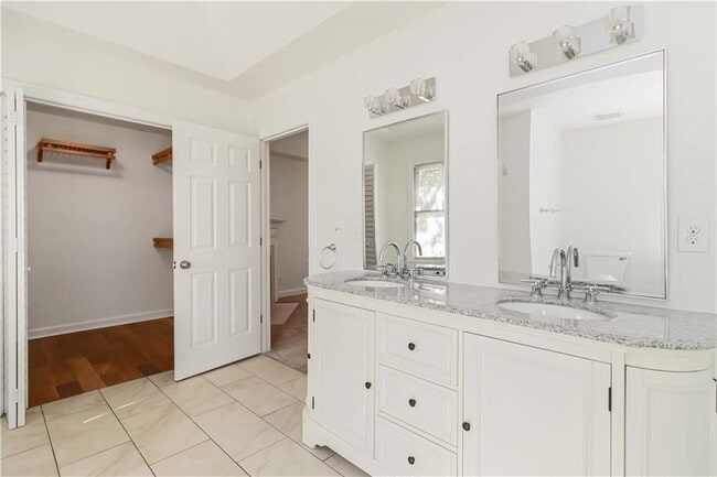 Building Photo - 2308 Defoors Ferry Rd NW