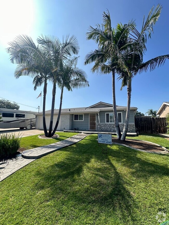 Building Photo - Beautifully landscaped 3BR/2BA house in La...