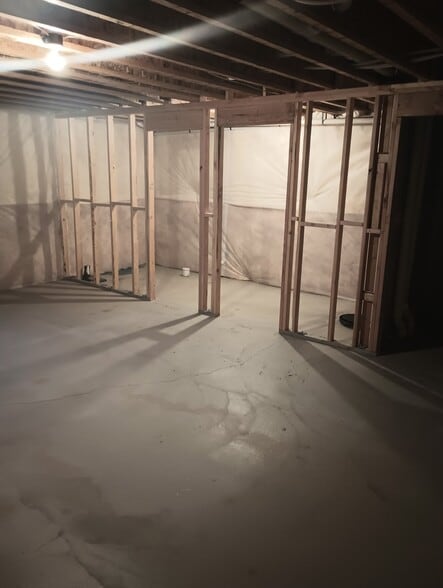 Building Photo - 639 W 575 N