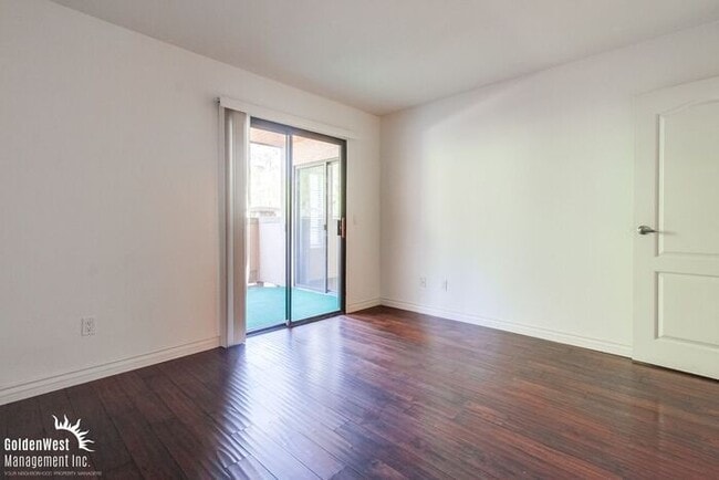 Building Photo - Renovated 2Bdm 2Ba Condo in Prime Carmel M...