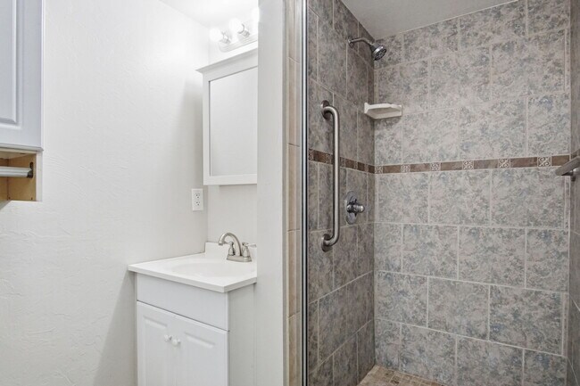 Building Photo - 3717 N Eagle Ln