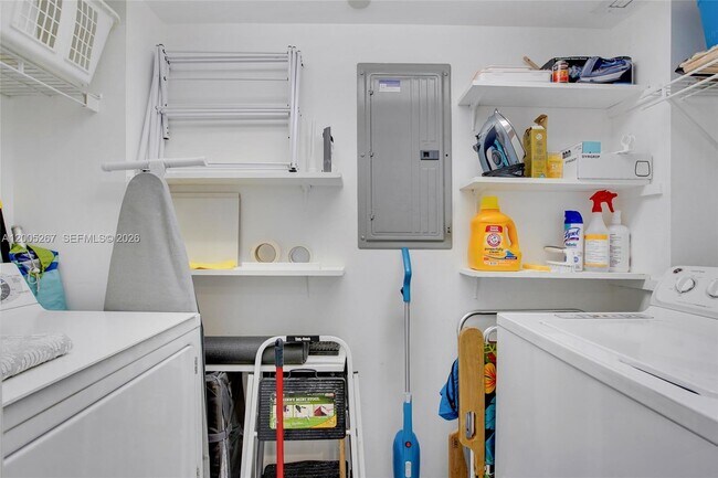 Building Photo - 6917 Collins Ave