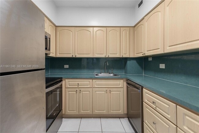 Building Photo - 7441 Wayne Ave