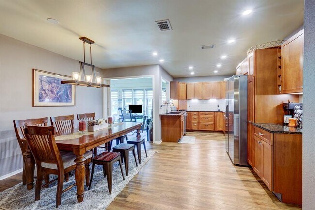 Building Photo - 2217 Onion Creek Pkwy