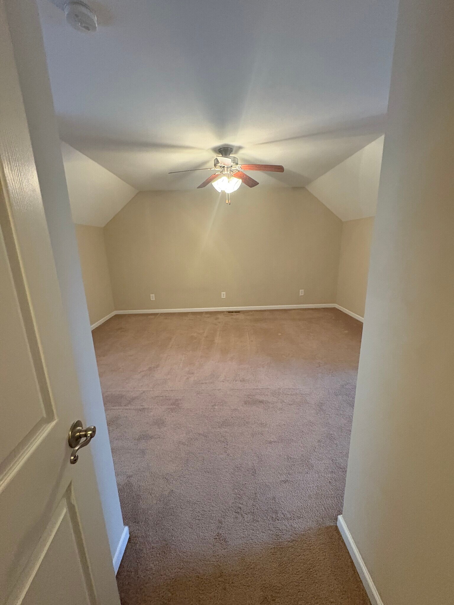 Building Photo - 2108 Pleasant View Dr