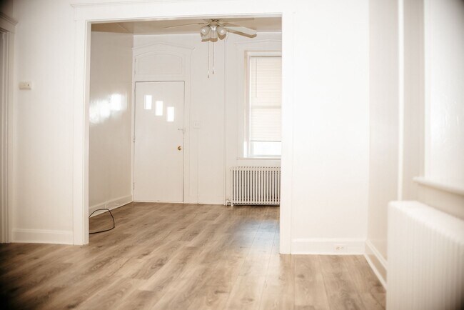 Building Photo - 204 E High St