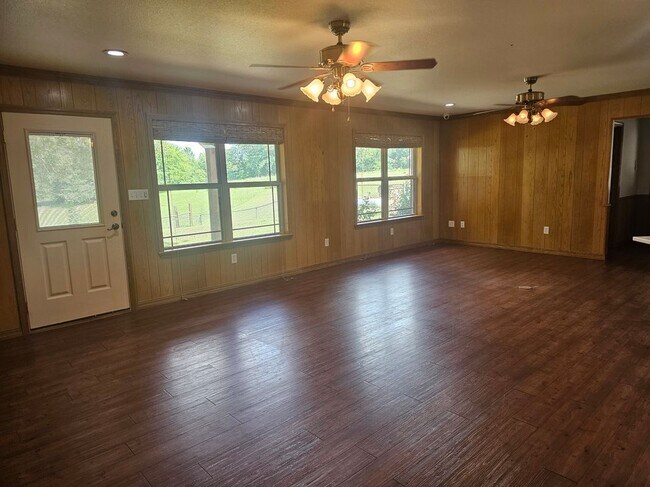 Building Photo - 1316 Brown Rd