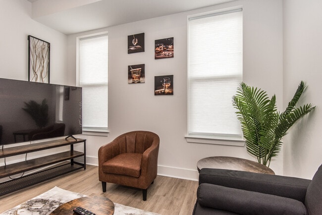 Building Photo - 2435 Master St