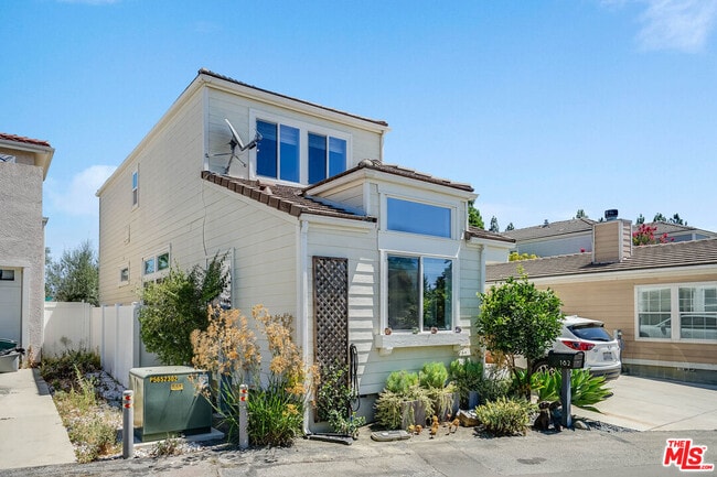 Building Photo - 182 Comanche