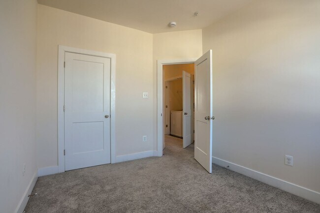 Building Photo - 1 Taube Ct