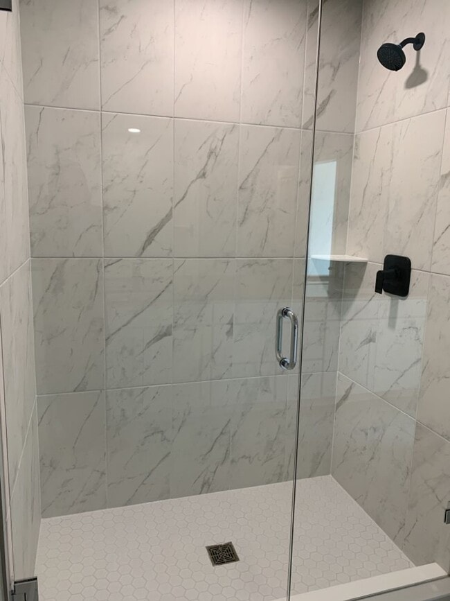 Building Photo - Exquisite 4 Bed 2.5 Bath Single Family Home with 3-car garage