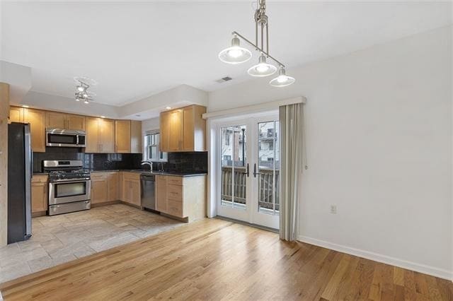 Building Photo - 439 Whiton St