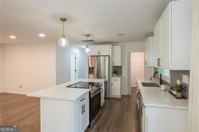 Building Photo - 83 Lucia Dr SE
