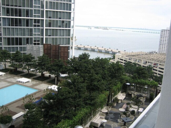 Building Photo - 485 Brickell Ave
