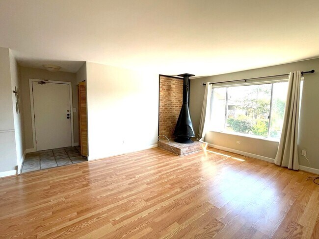 Building Photo - 6170 Knoll Ln Ct