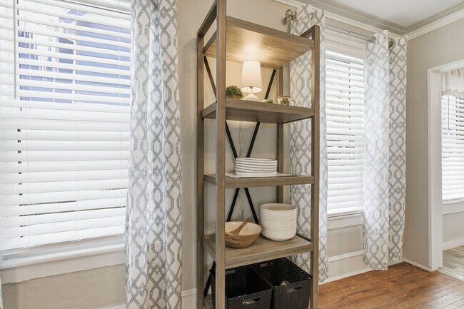 Building Photo - 219 Emerson Ave