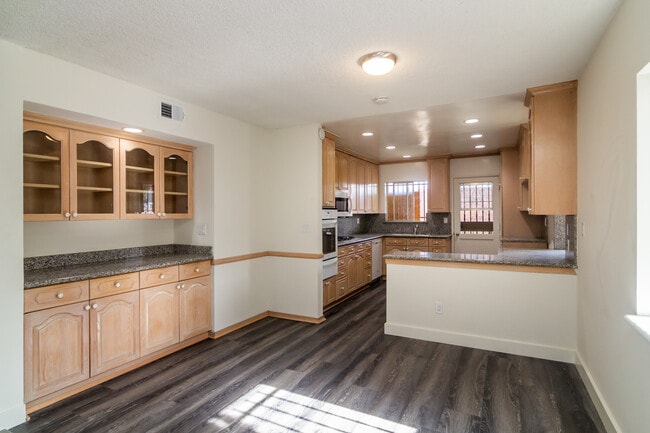 Building Photo - 1108 S Corning St