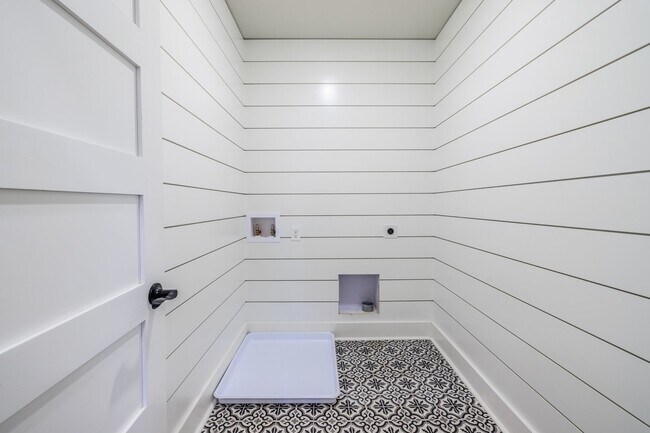 Building Photo - **COMING SOON!  FULLY Renovated Buchanan D...