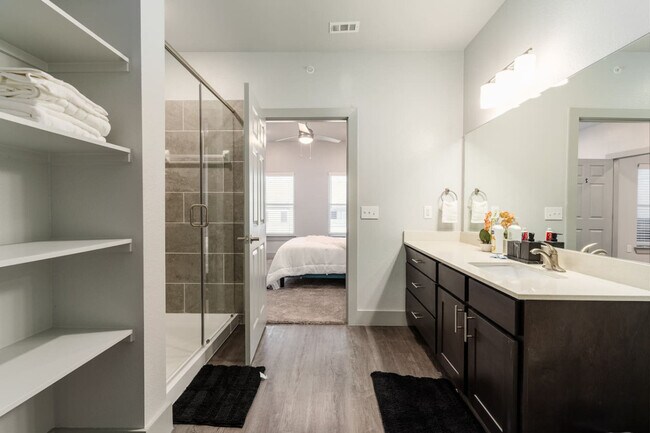 Building Photo - 3930 Westcliff Rd