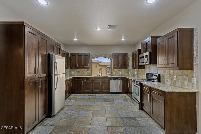 Building Photo - 5501 N Stanton St