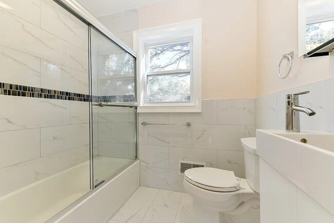 Building Photo - 31 Chipman St