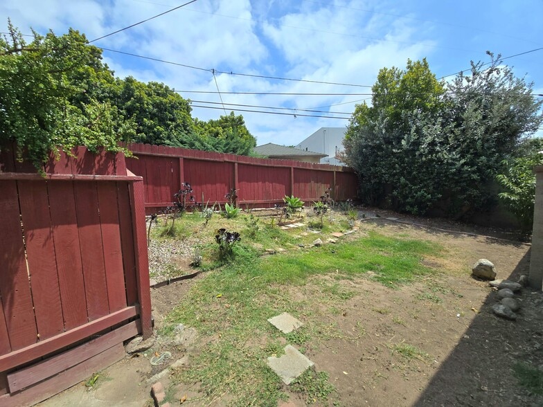 20-Backyard - 10742 Galvin St