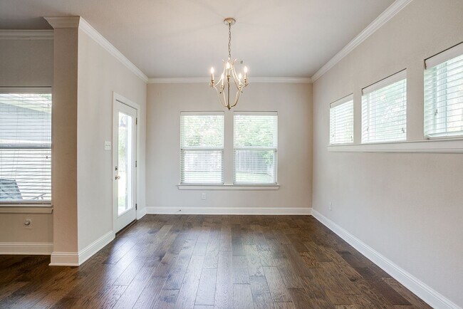 Building Photo - Short Term Rental- 4 Bed, 2 Bath Home Near TCU-  76109