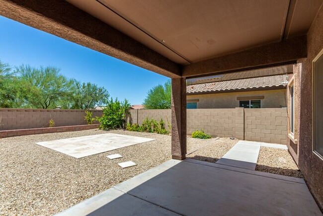 Building Photo - TIERRA DEL RIO- Large home with Solar!