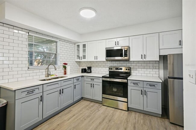 Building Photo - 811 W Magnolia St