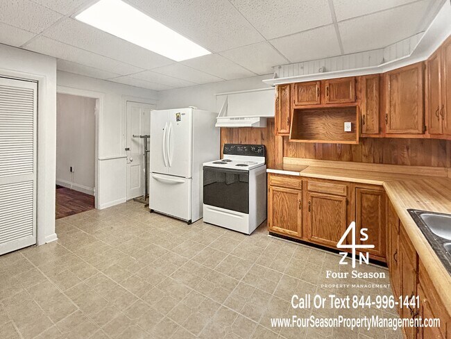 Building Photo - 338 S Locust St