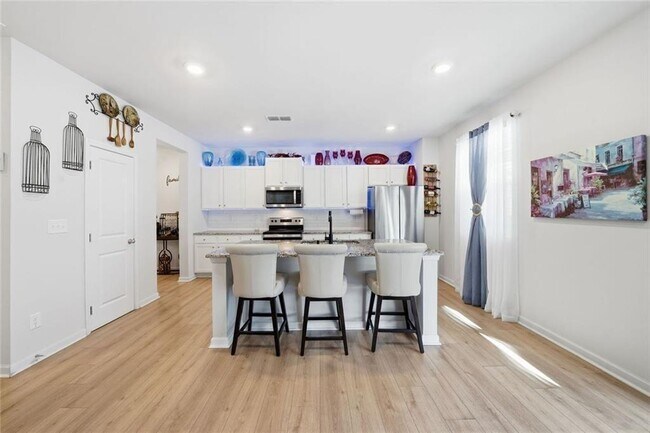 Building Photo - 196 Summit Pointe Dr