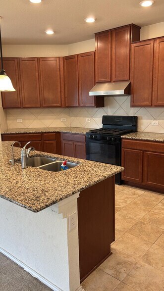 Building Photo - 804 Crown Anchor Bnd