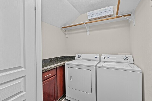 Building Photo - 1113 St Charles St