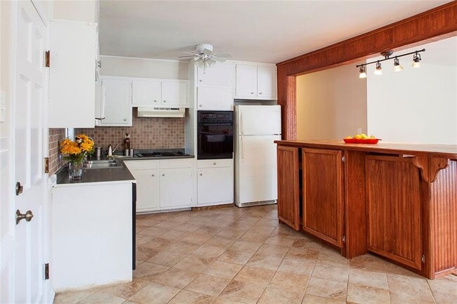 Building Photo - 1620 Flat Shoals Rd SE