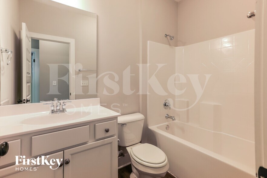 Building Photo - 1384 Woodridge Pl