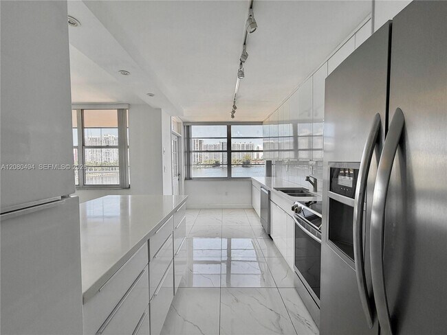 Building Photo - 18081 Biscayne Blvd