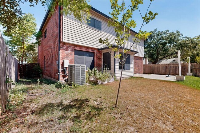 Building Photo - 11517 Chatam Berry Ln