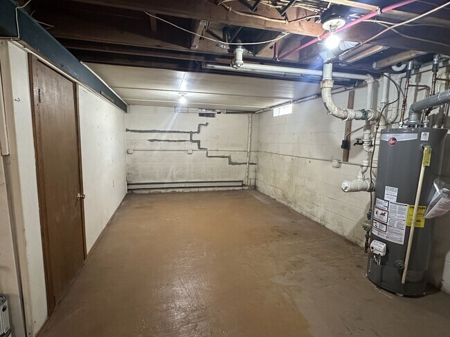 Building Photo - 137 Cedar St
