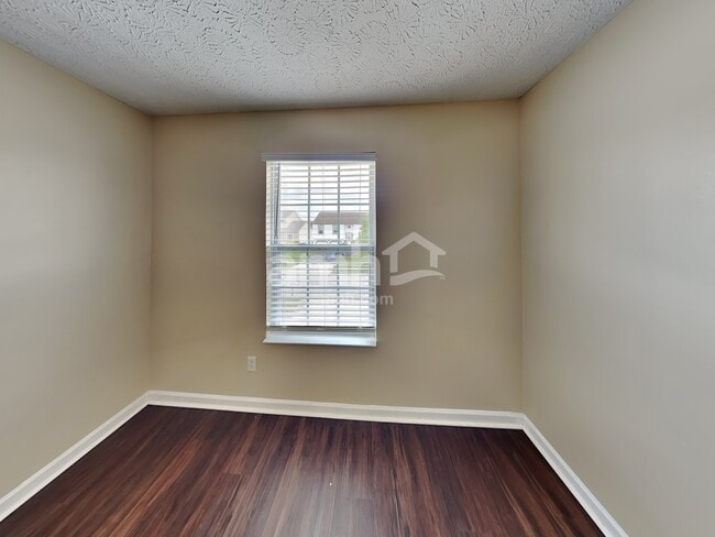 Building Photo - 8 Danielson Cir