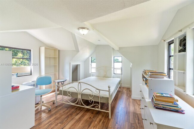 Building Photo - 1238 NE 112th St