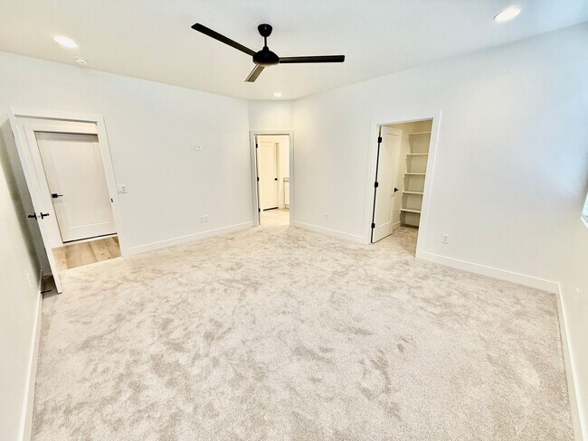 Building Photo - Adorable 3-BR Home In The Heart of Washington
