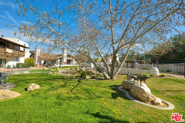 Building Photo - 4566 Via Del Rancho