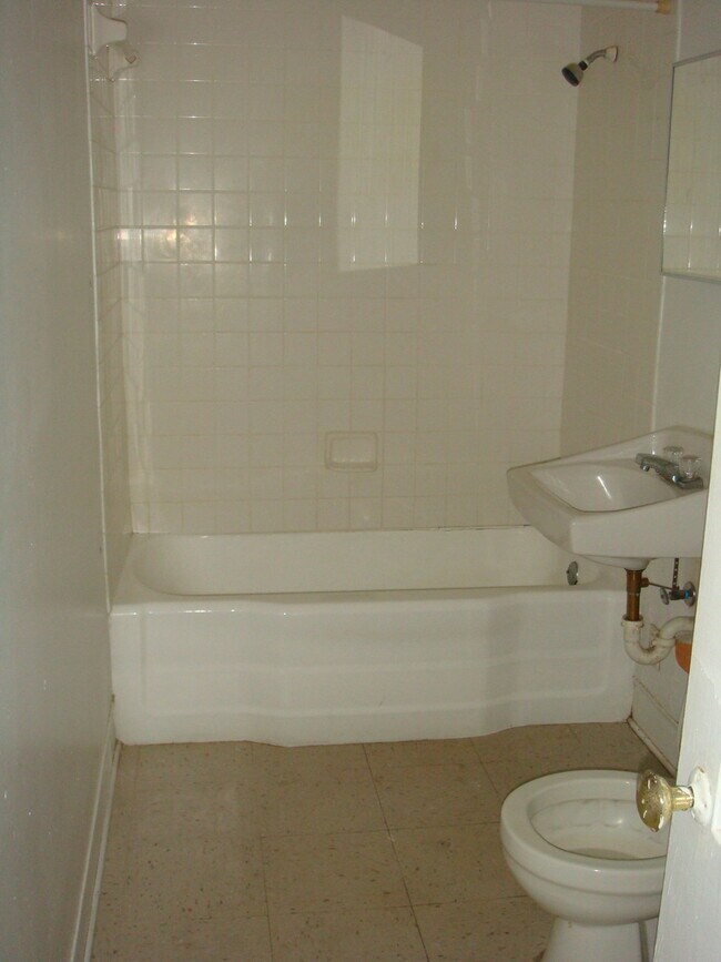 Building Photo - 1807 Slater St
