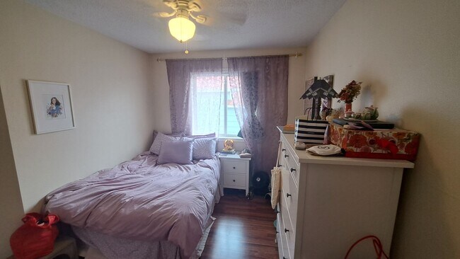 Building Photo - 1512