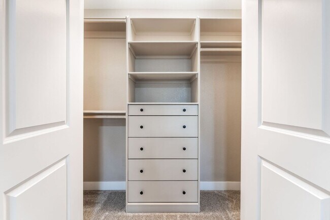 Building Photo - 968 Pinehurst Dr